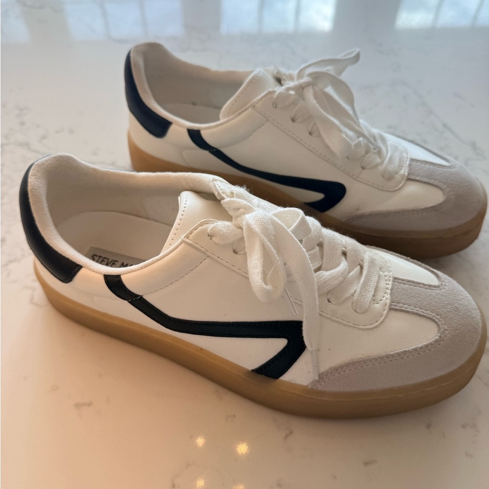 Steve Madden White and black Sneakers with Gum Sole